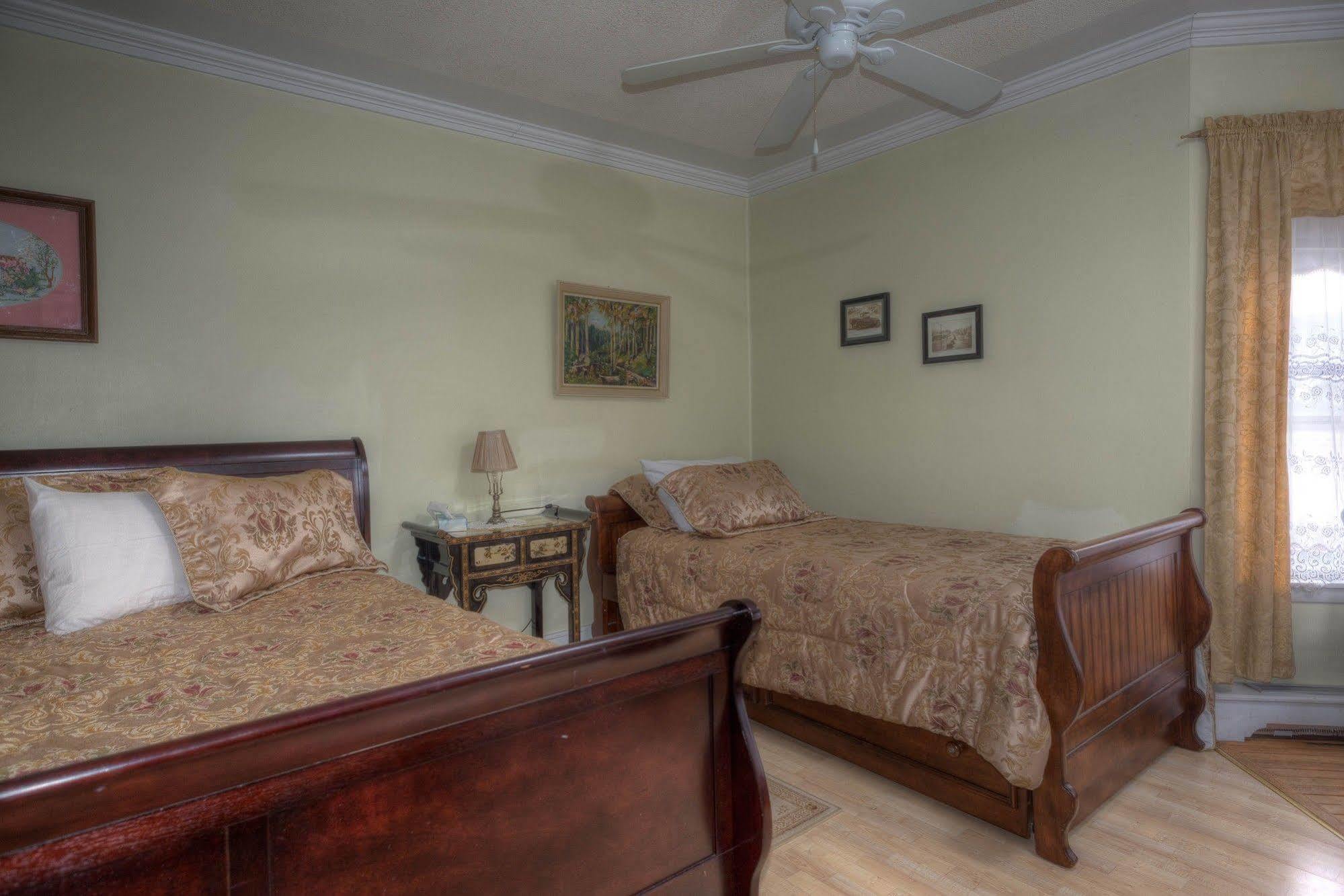 Country Encounters Accommodations Coleman Ngoại thất bức ảnh